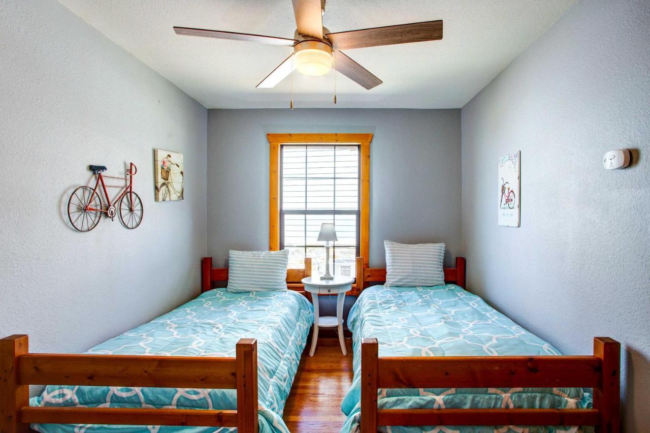 Cedar Creek Lakefront Vacation Rental With Pool Gun Barrel City Buitenkant foto