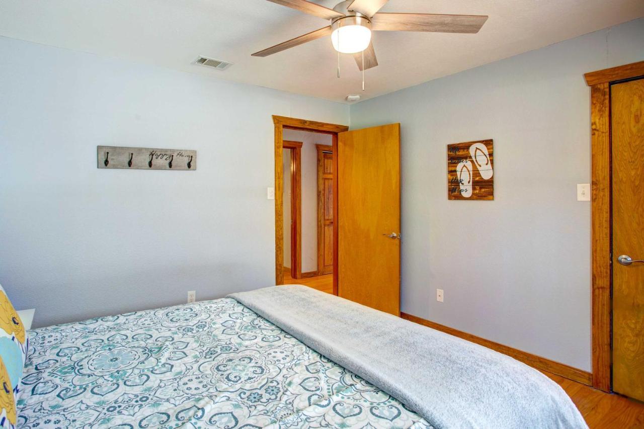 Cedar Creek Lakefront Vacation Rental With Pool Gun Barrel City Buitenkant foto