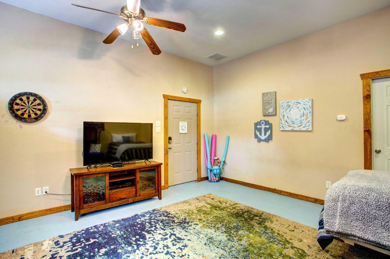 Cedar Creek Lakefront Vacation Rental With Pool Gun Barrel City Buitenkant foto