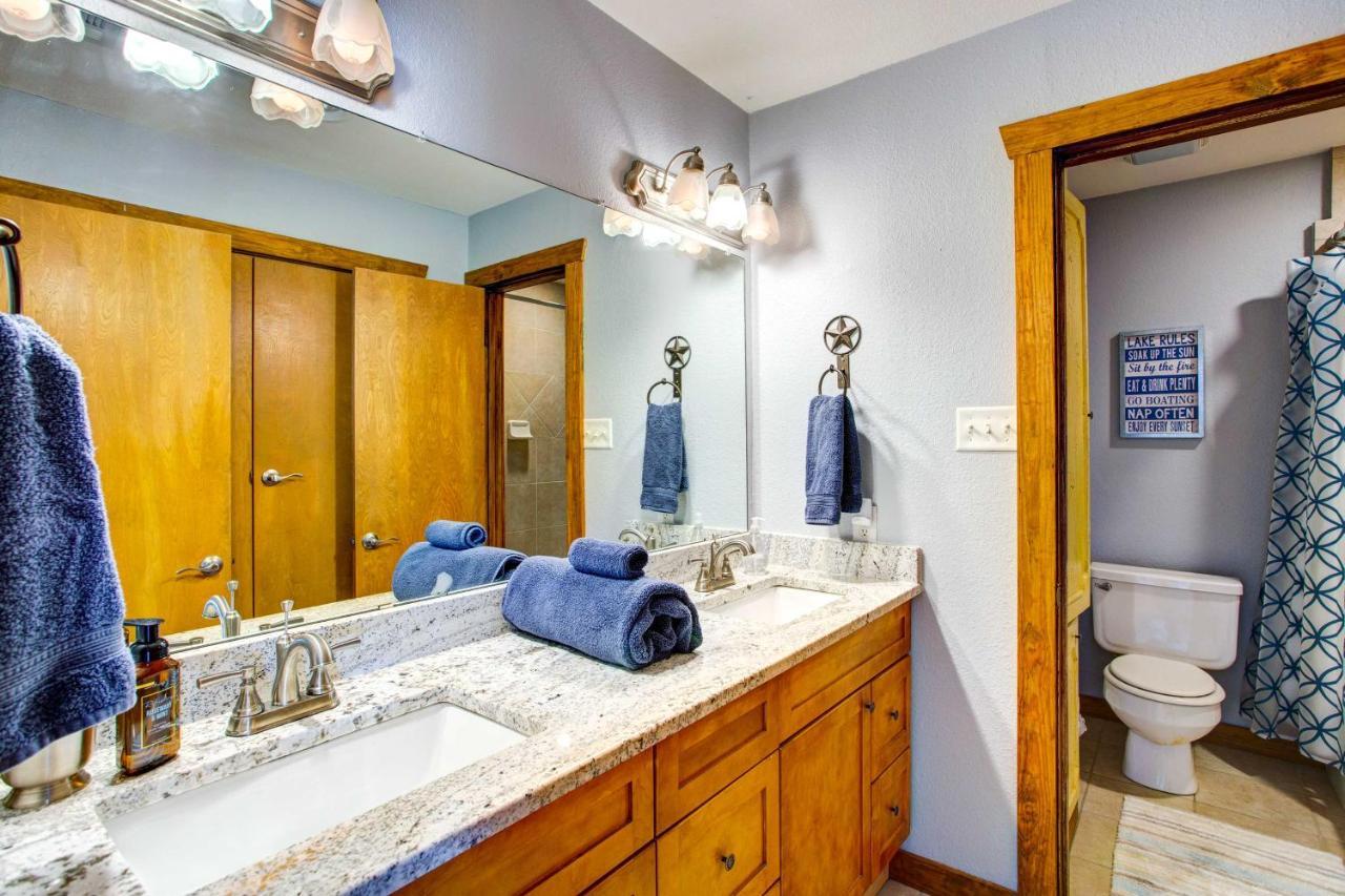 Cedar Creek Lakefront Vacation Rental With Pool Gun Barrel City Buitenkant foto