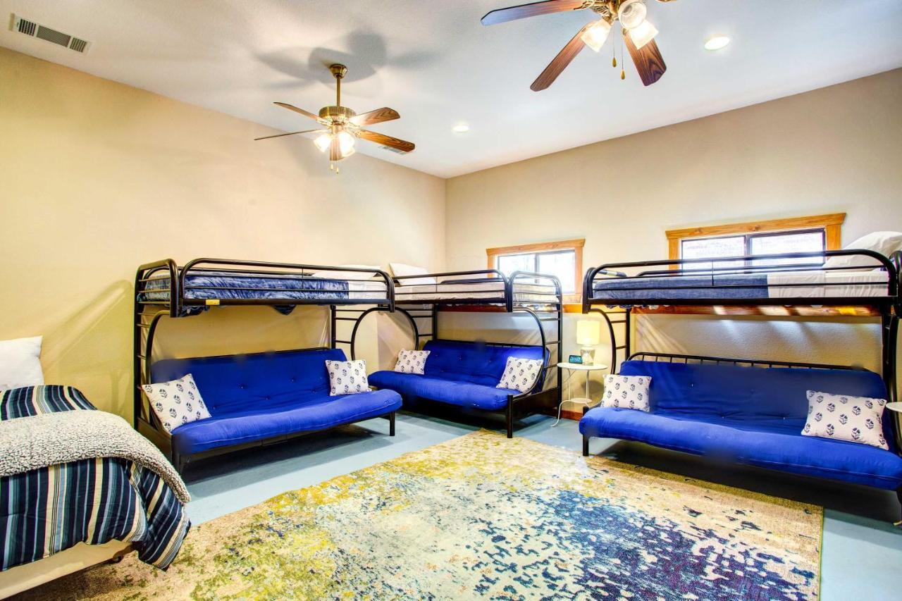 Cedar Creek Lakefront Vacation Rental With Pool Gun Barrel City Buitenkant foto